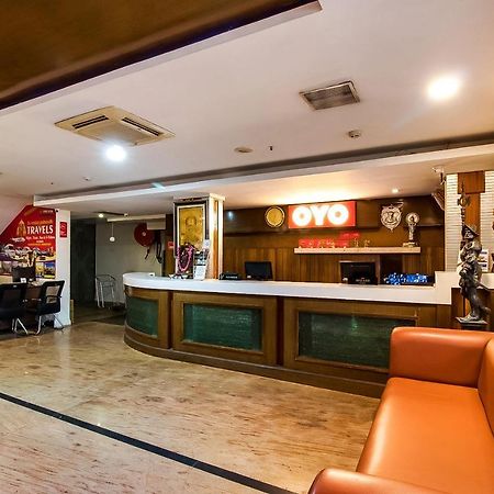 Oyo Flagship 9115 Hotel Udayee International ตีรูปาติ ภายนอก รูปภาพ