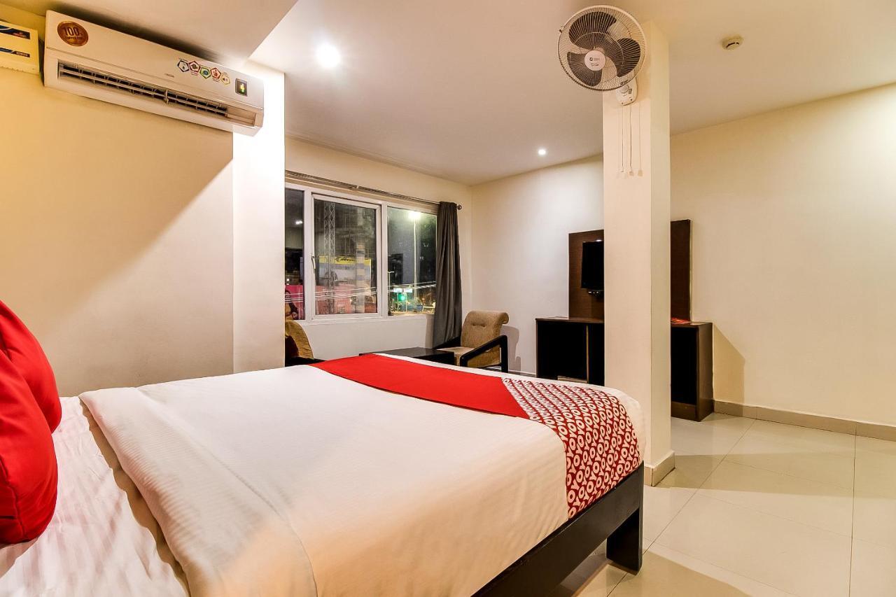 Oyo Flagship 9115 Hotel Udayee International ตีรูปาติ ภายนอก รูปภาพ