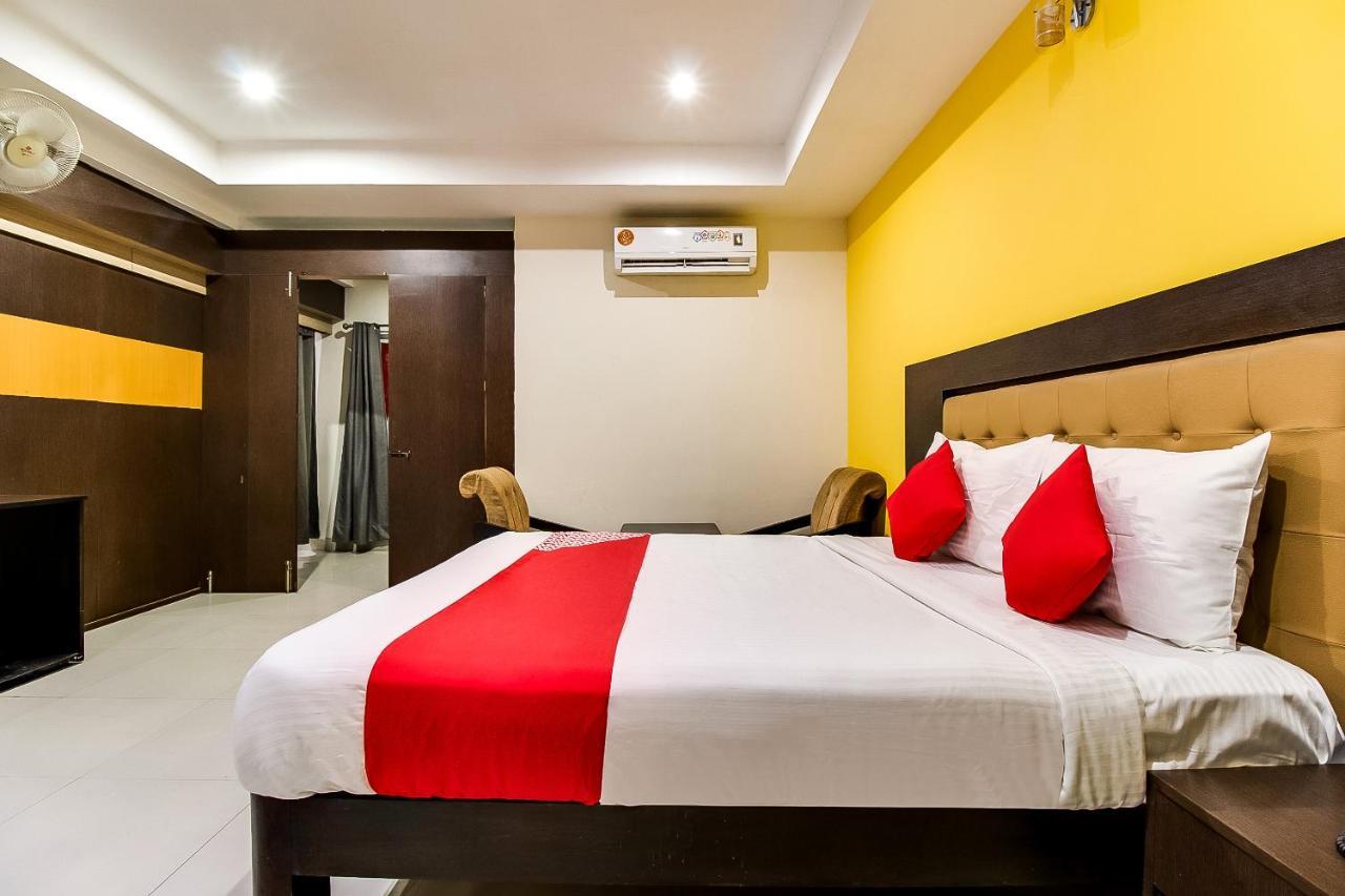 Oyo Flagship 9115 Hotel Udayee International ตีรูปาติ ภายนอก รูปภาพ