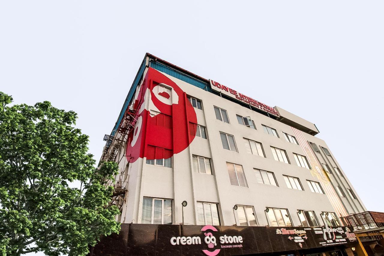 Oyo Flagship 9115 Hotel Udayee International ตีรูปาติ ภายนอก รูปภาพ