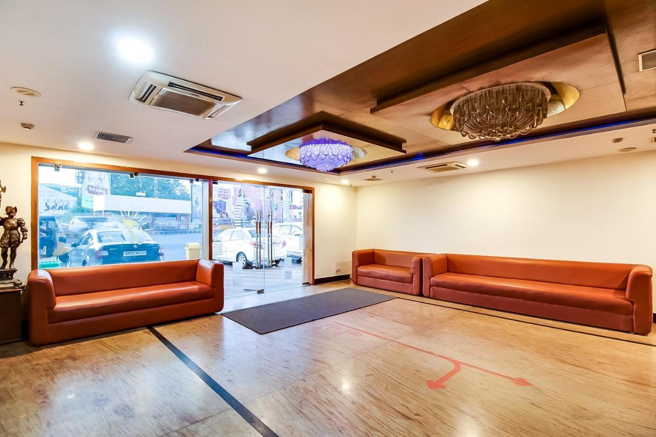 Oyo Flagship 9115 Hotel Udayee International ตีรูปาติ ภายนอก รูปภาพ
