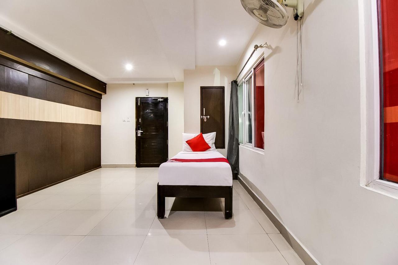 Oyo Flagship 9115 Hotel Udayee International ตีรูปาติ ภายนอก รูปภาพ