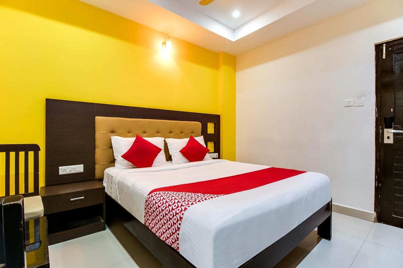 Oyo Flagship 9115 Hotel Udayee International ตีรูปาติ ภายนอก รูปภาพ