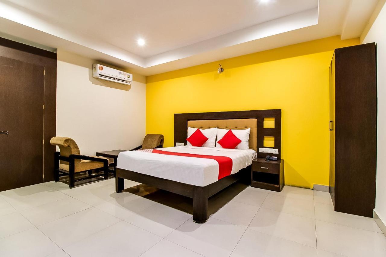 Oyo Flagship 9115 Hotel Udayee International ตีรูปาติ ภายนอก รูปภาพ